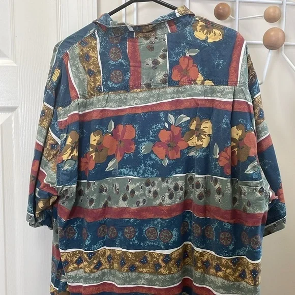 Tommy Bahama - Large Pattern Hawaiian Rayon Blend Button Down Shirt Sleeve - M - Picture 6 of 9